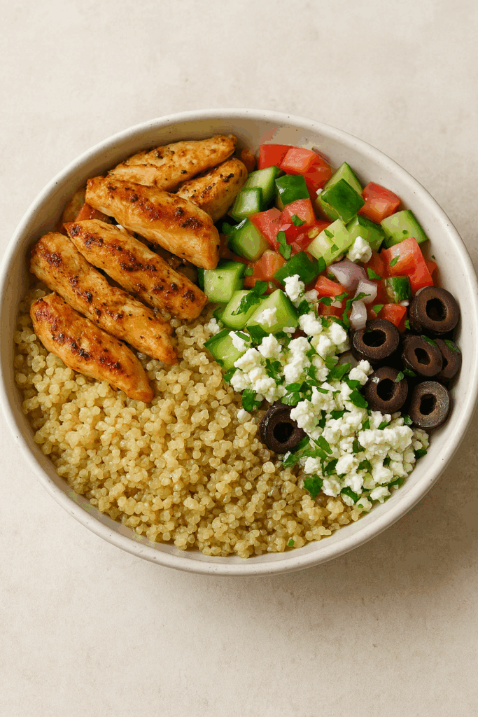 Receita Fitness: Bowl Grego de Frango com Quinoa